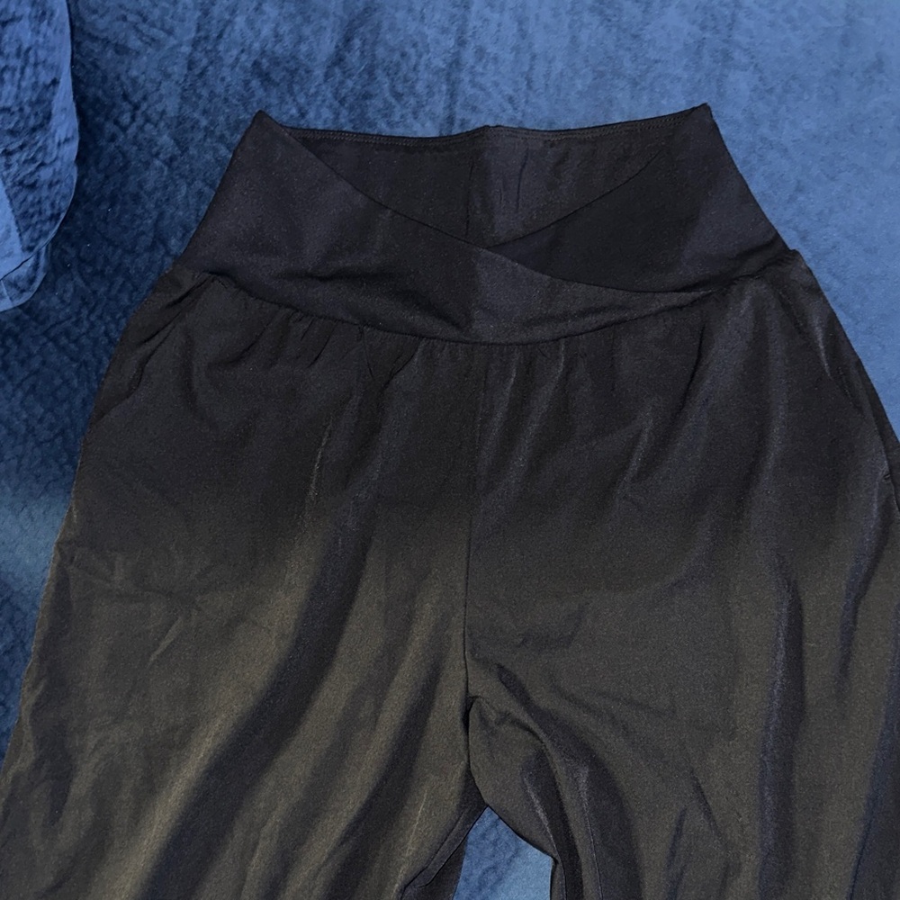 Black Halara Capris
